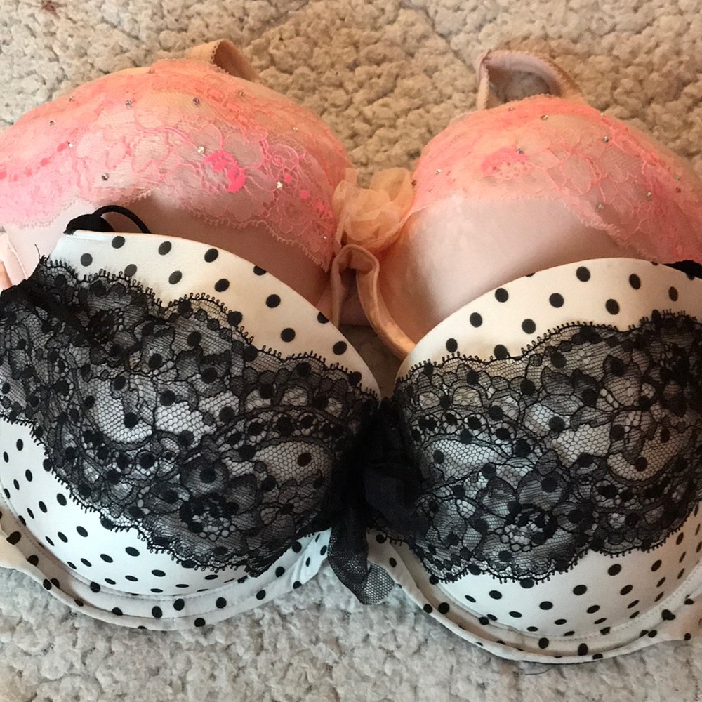 Two Vs Bras - image 2
